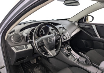 Подержанный автомобиль Mazda 3 Hatchback 2012 года (16 фото)