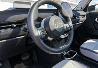 Подержанный автомобиль MINI Hatch 2025 года (13 фото)