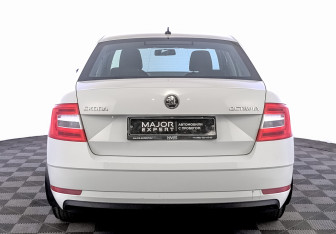 Подержанный автомобиль Skoda Octavia Liftback 2020 года (6 фото)