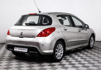 Подержанный автомобиль Peugeot 308 Hatchback 2008 года (16 фото)