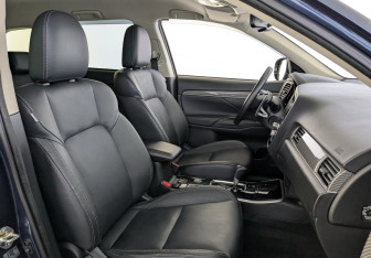 Подержанный автомобиль Mitsubishi Outlander 2020 года (26 фото)