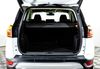 Подержанный автомобиль Ford Kuga 2017 года (17 фото)