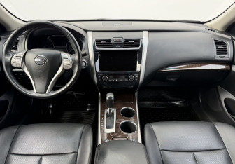 Подержанный автомобиль Nissan Teana 2015 года (12 фото)