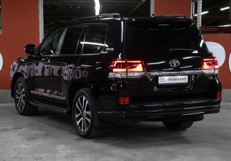 Подержанный автомобиль Toyota Land Cruiser Suv 2019 года (7 фото)