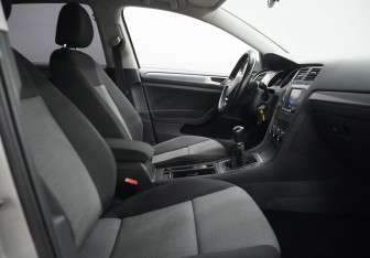 Подержанный автомобиль Volkswagen Golf Hatchback 2012 года (11 фото)