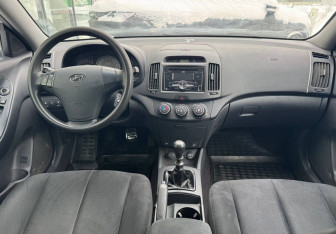 Подержанный автомобиль Hyundai Elantra Sedan 2008 года (9 фото)