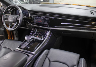 Подержанный автомобиль Audi Q8 2019 года (11 фото)
