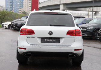 Подержанный автомобиль Volkswagen Touareg 2013 года (6 фото)