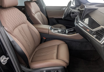 Подержанный автомобиль BMW X5 2025 года (24 фото)