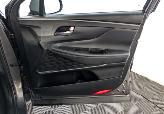 Подержанный автомобиль Hyundai Santa Fe 2019 года (25 фото)