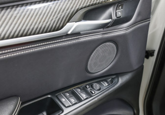 Подержанный автомобиль BMW X5 2017 года (24 фото)