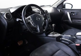 Подержанный автомобиль Nissan Qashqai 2010 года (15 фото)