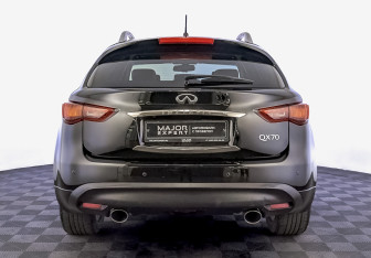 Подержанный автомобиль Infiniti QX70 2016 года (6 фото)