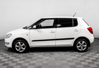 Подержанный автомобиль Skoda Fabia Hatchback 2012 года (8 фото)
