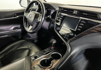 Подержанный автомобиль Toyota Camry Sedan 2018 года (9 фото)