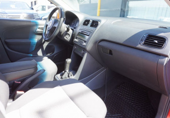 Подержанный автомобиль Volkswagen Polo Hatchback 2011 года (10 фото)