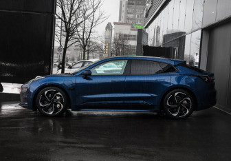 Подержанный автомобиль Zeekr 001 2023 года (8 фото)