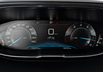 Подержанный автомобиль Peugeot 5008 Suv 2018 года (16 фото)