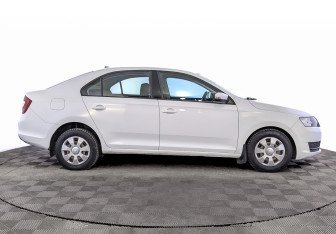 Подержанный автомобиль Skoda Rapid Liftback 2019 года (4 фото)