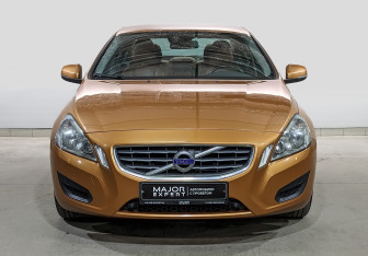 Подержанный автомобиль Volvo S60 2011 года (2 фото)