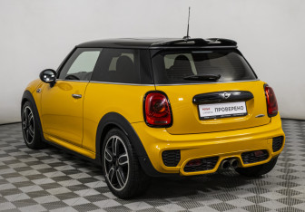 Подержанный автомобиль MINI Hatch 2017 года (7 фото)