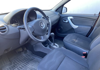 Подержанный автомобиль Renault Sandero 2014 года (9 фото)