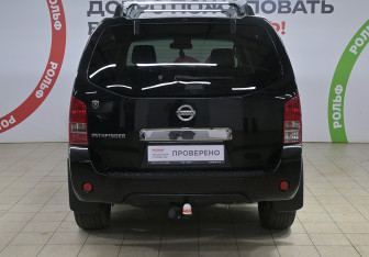 Подержанный автомобиль Nissan Pathfinder 2014 года (5 фото)