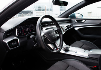 Подержанный автомобиль Audi A7 2018 года (9 фото)