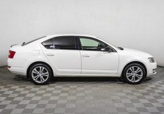 Подержанный автомобиль Skoda Octavia Liftback 2014 года (4 фото)