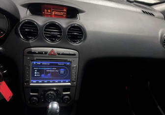 Подержанный автомобиль Peugeot 408 2014 года (11 фото)