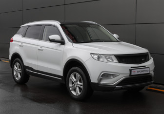 Подержанный автомобиль Geely Atlas 2017 года (3 фото)