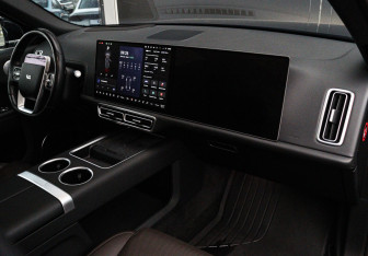 Подержанный автомобиль LiXiang L9 2024 года (8 фото)