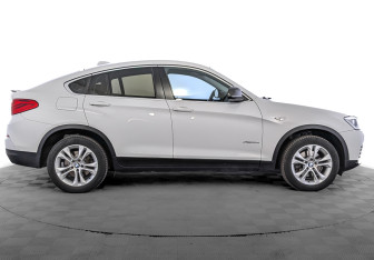 Подержанный автомобиль BMW X4 2017 года (4 фото)