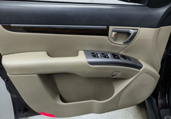 Подержанный автомобиль Hyundai Santa Fe 2012 года (15 фото)