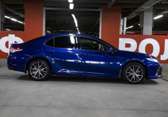 Подержанный автомобиль Toyota Camry Sedan 2021 года (4 фото)