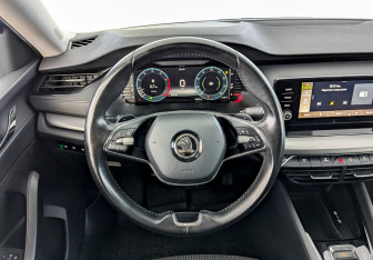 Подержанный автомобиль Skoda Octavia Liftback 2020 года (21 фото)