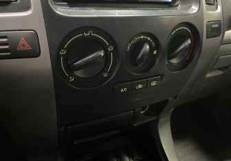 Подержанный автомобиль Toyota Land Cruiser Prado 2003 года (15 фото)