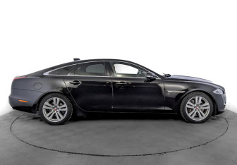 Подержанный автомобиль Jaguar XJ 2019 года (4 фото)