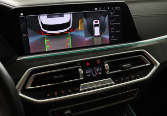 Подержанный автомобиль BMW X5 2022 года (17 фото)