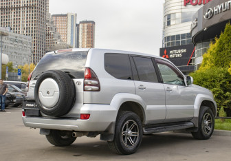 Подержанный автомобиль Toyota Land Cruiser Prado 2008 года (5 фото)