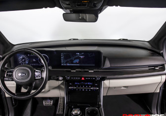 Подержанный автомобиль Kia Carnival 2020 года (13 фото)