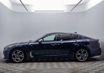 Подержанный автомобиль Kia Stinger 2019 года (8 фото)