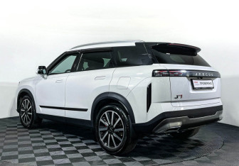 Подержанный автомобиль Jaecoo J7 2023 года (7 фото)