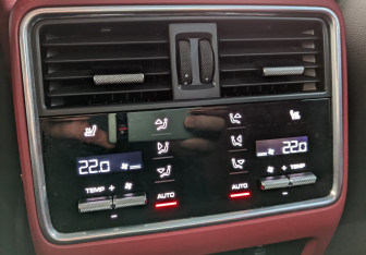 Подержанный автомобиль Porsche Cayenne 2020 года (17 фото)