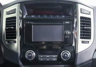 Подержанный автомобиль Mitsubishi Pajero 2018 года (9 фото)