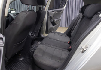 Подержанный автомобиль Volkswagen Golf Hatchback 2012 года (10 фото)