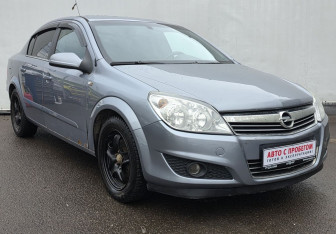 Подержанный автомобиль Opel Astra Sedan 2008 года (3 фото)
