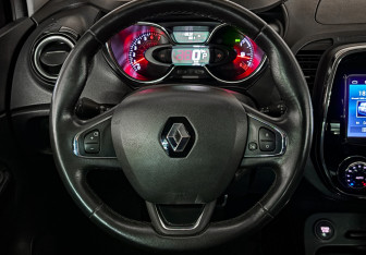 Подержанный автомобиль Renault Kaptur 2017 года (17 фото)