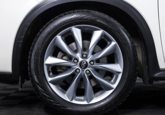 Подержанный автомобиль Infiniti QX50 2019 года (23 фото)