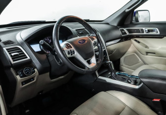 Подержанный автомобиль Ford Explorer 2015 года (7 фото)